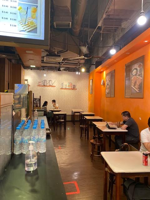 シンガポールのカフェの店内の様子